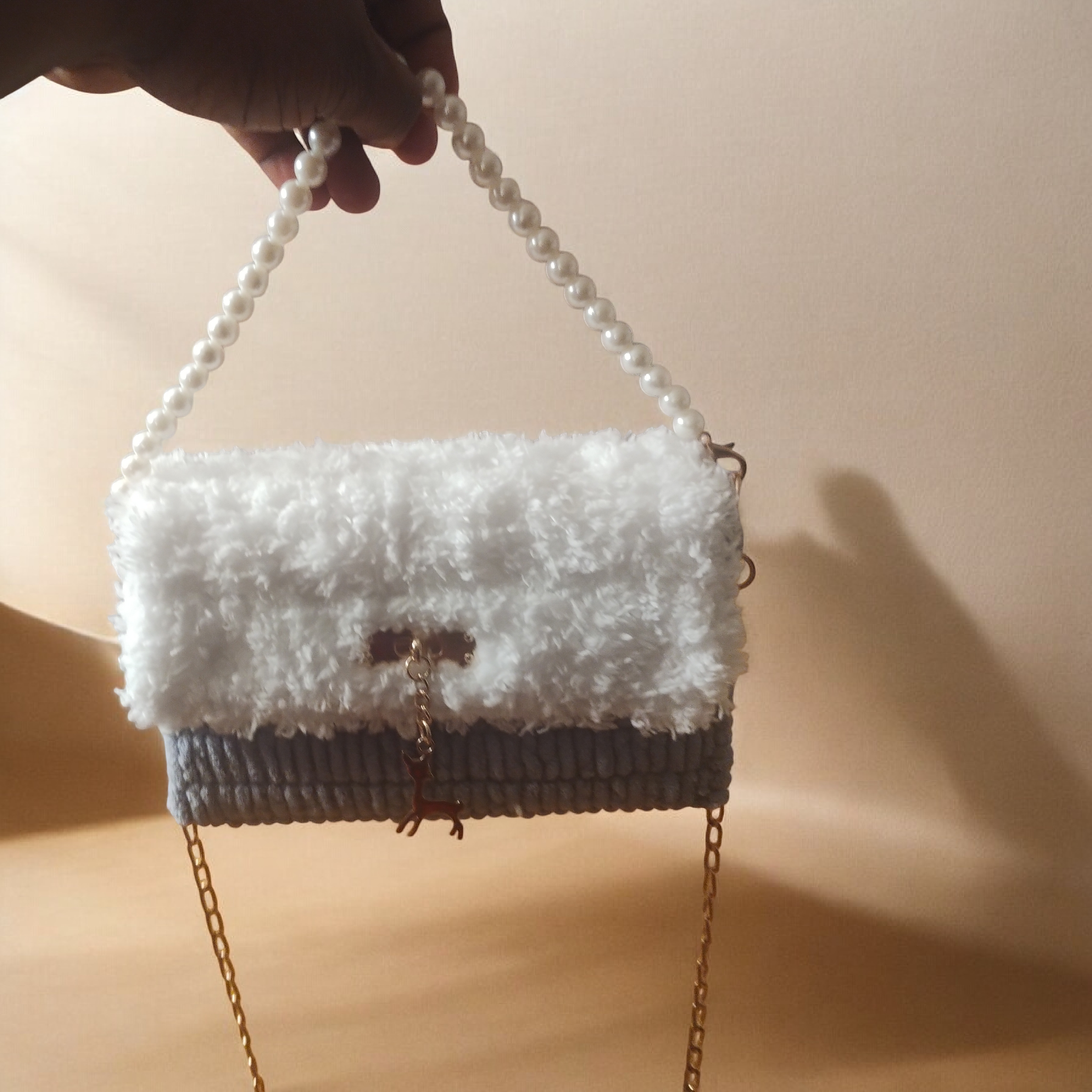 Mini sac en canevas fait main avec chaine dorée